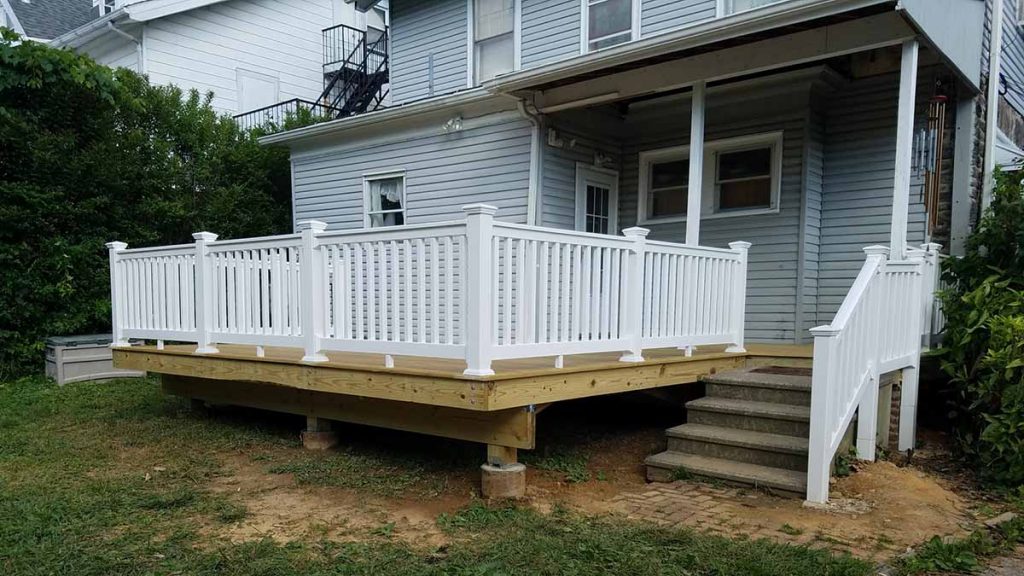 deck build with PVC rails